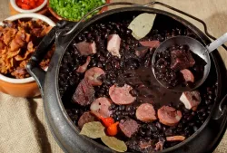 El plato típico Brasileño, que nació de una fusión cultural 